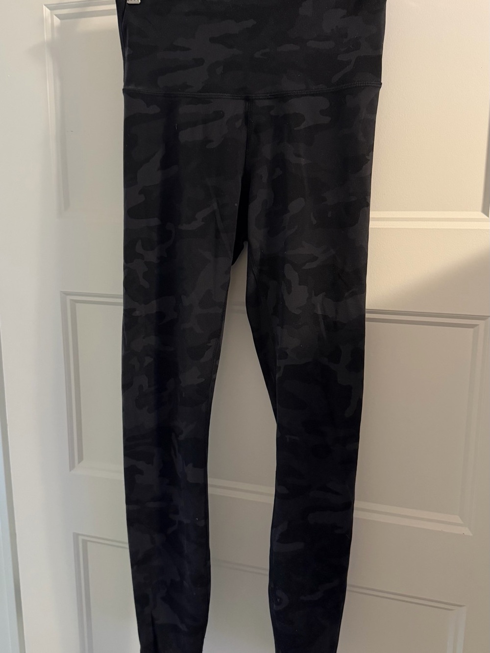 lululemon athletica Black Camo High-Rise Leggings Wunder under tight 25’